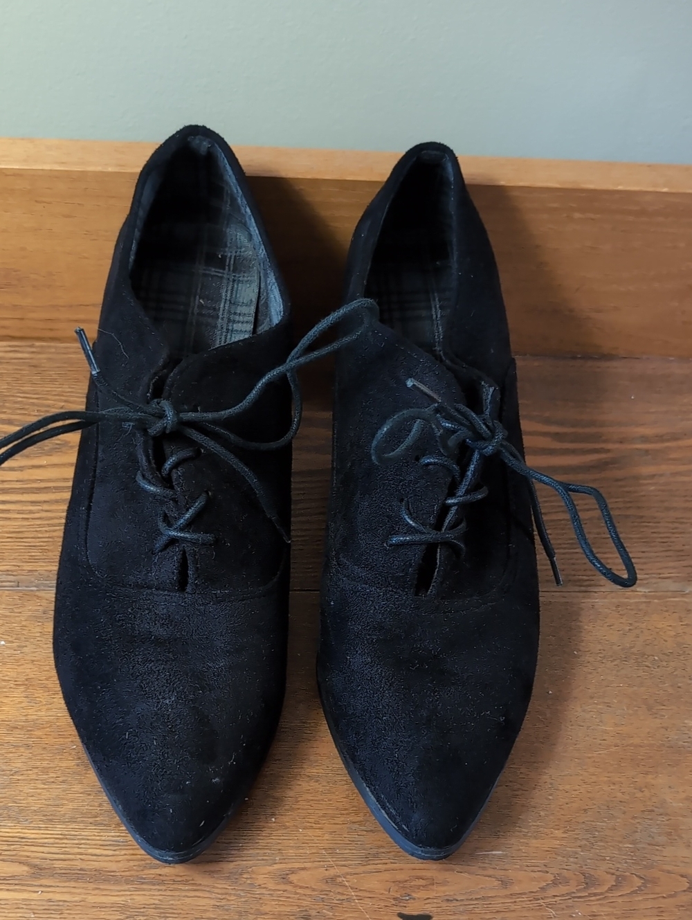Women's Black Suede Lace-Up Dress Shoes